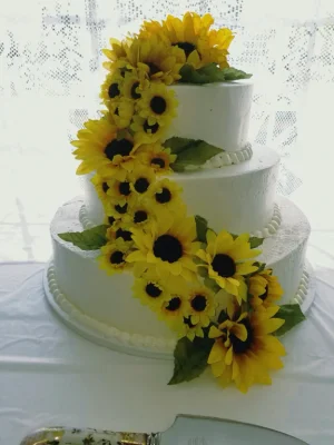 Wedding cake yellow flower